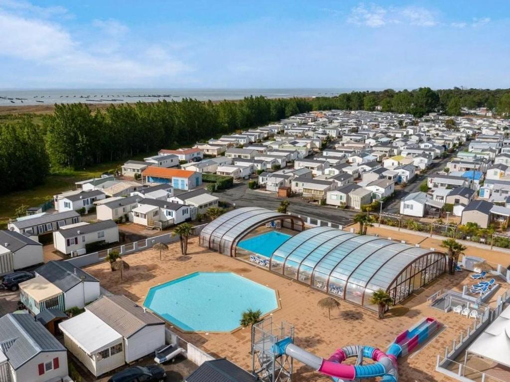 ZEcamping 4 étoiles - Accès direct Plage - Piscine couverte - MH climatisé - 1