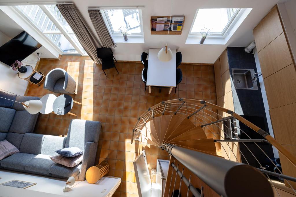 Shared lounge/TV area