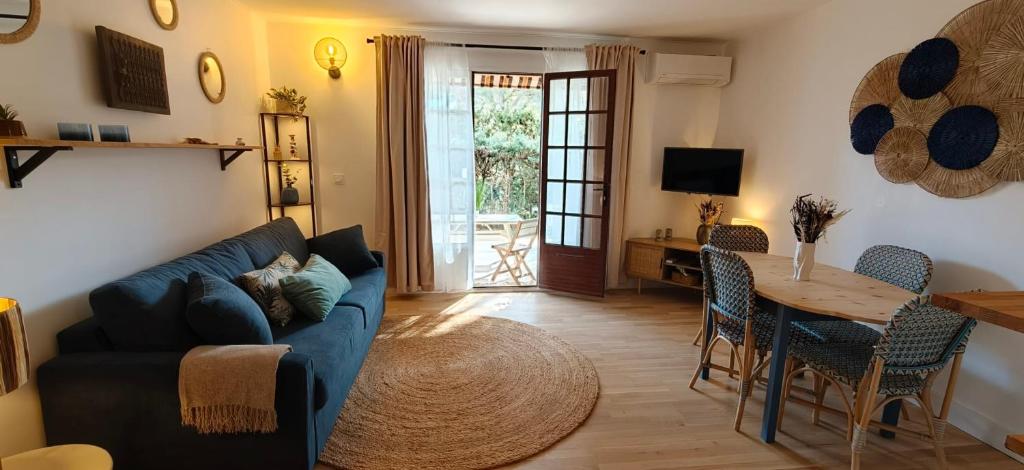 New 250m Beach Apt with Pool & Terrace - 2