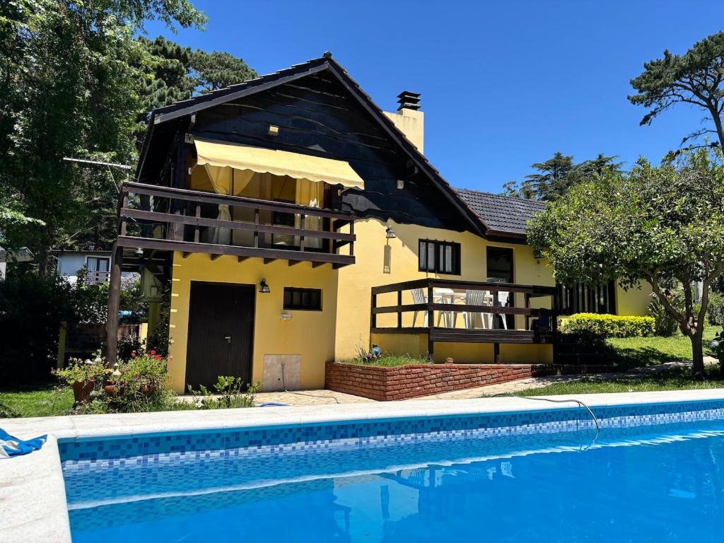 Casa con Pileta & Parque Gigante en la Naturaleza - 3