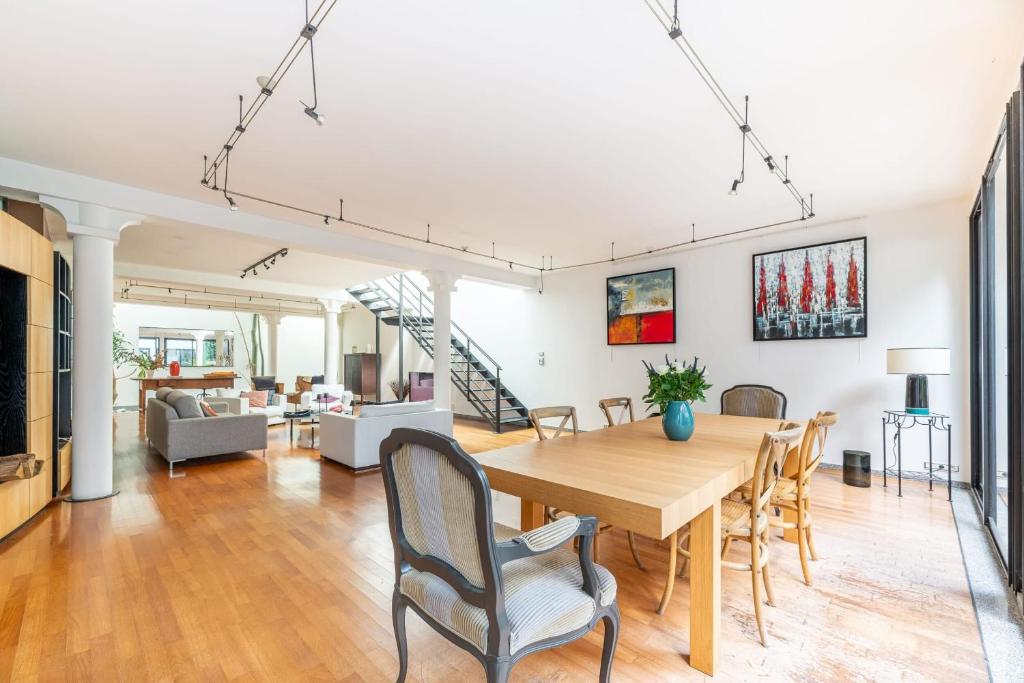 Large fully renovated 250m house - 3