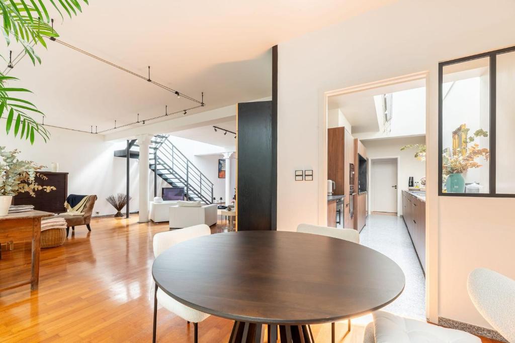 Large fully renovated 250m house - 5