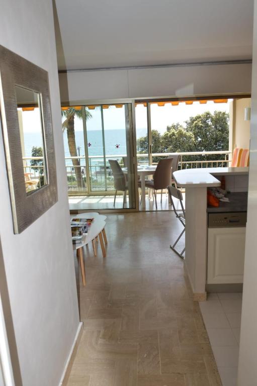 Cozy cocoon with balcony close to the sea - 2