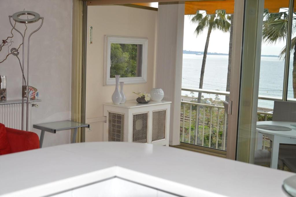 Cozy cocoon with balcony close to the sea - 5