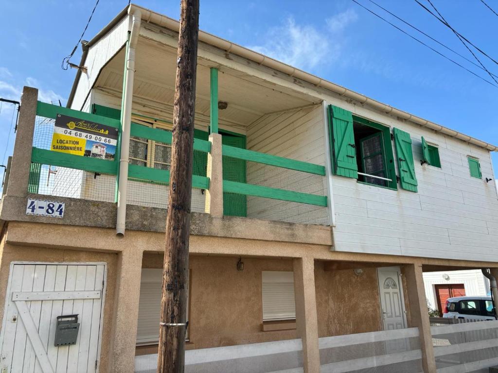 AIG 44 – Haut de chalet – Rangée des Courlis – Gruissan – 4 personnes - 1