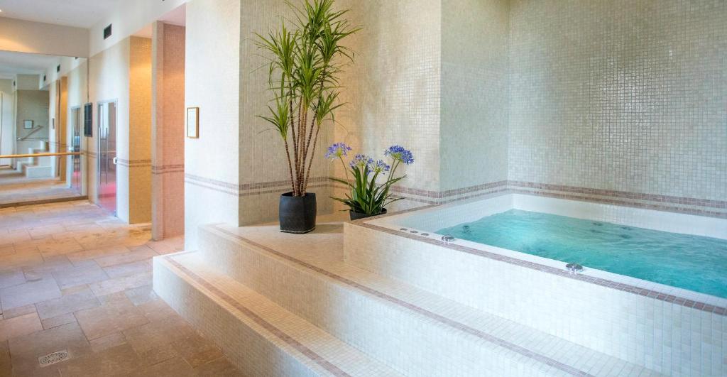 Hot tub, Fourviere Hotel in Lyon