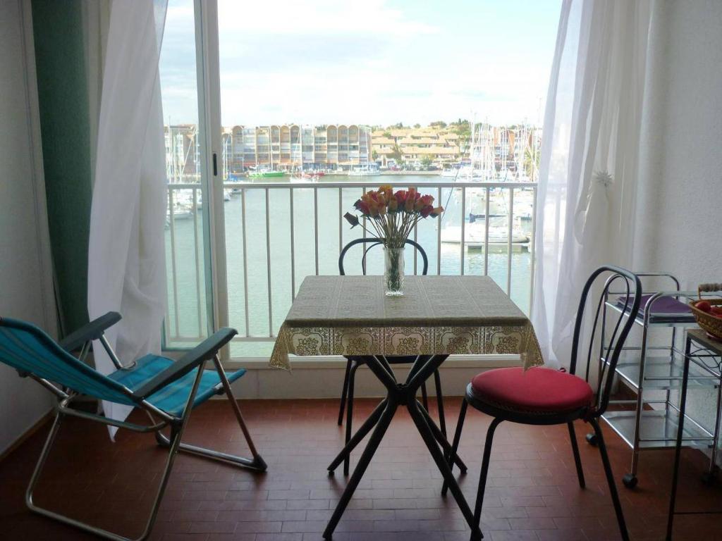 Studio cabine – 2 couchages – Vue port – Résidence Le Chébeck – Gruissan - 1