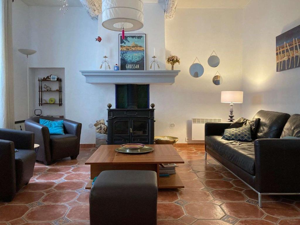AIG 63 – Grande maison de village avec Wi-Fi – Gruissan – 13 personnes - 4