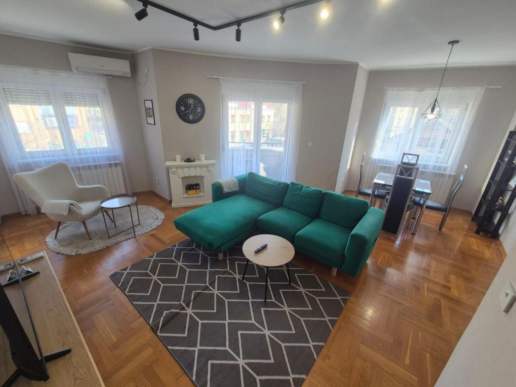 Vukov Spomenik Two-Bedroom Apartment with Terrace - 3