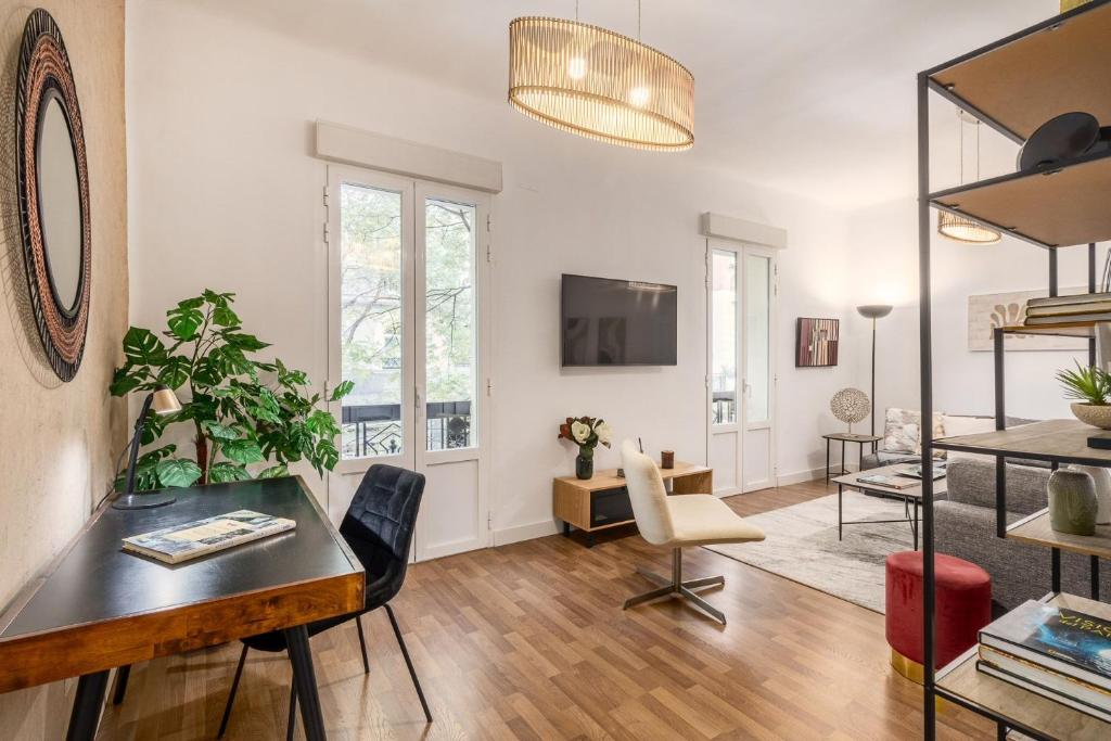 Stylish 2-Bed Apartment in Salamanca, Madrid - 1