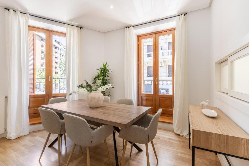Elegant 3BR Apartment in Central Alcalá - 4