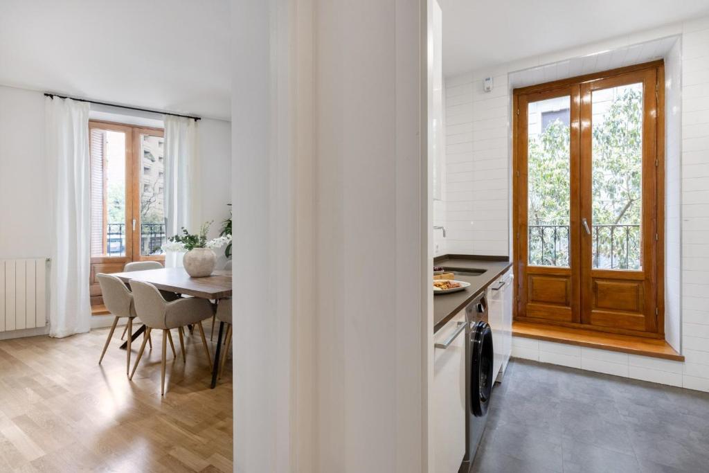 Elegant 3BR Apartment in Central Alcalá - 5