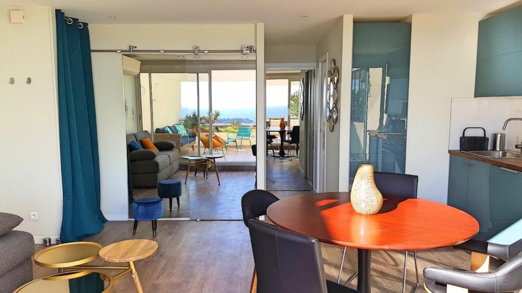 Le 22-2 bedroom apartment, 180 sea view terrace - 4
