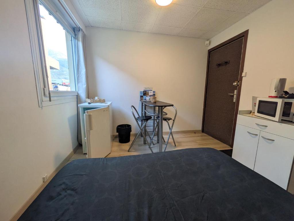 AirBnBri' Chambre à Louer RDC Maison - 3