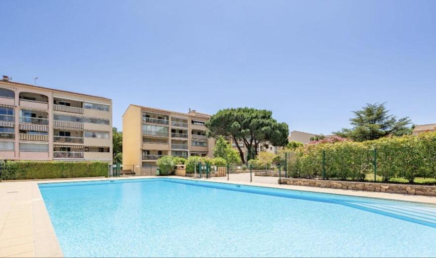 PRECO 459 SAINTE MAXIME Studio cabine 4 couchages Piscine et parking - 2