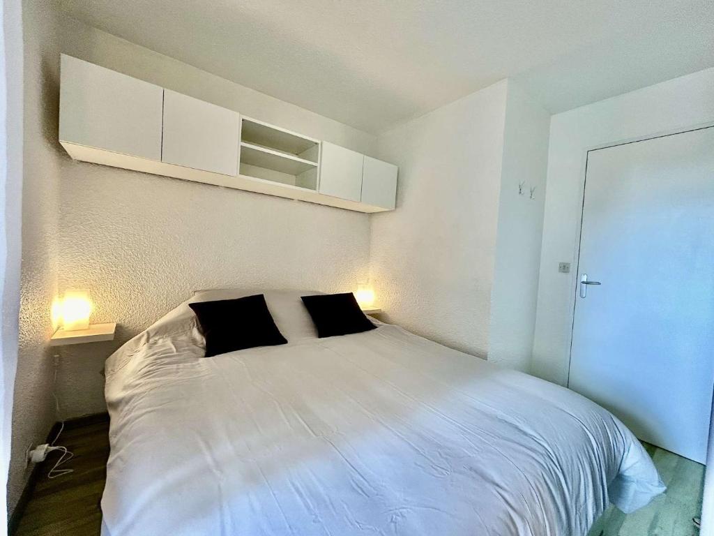 PRECO 459 SAINTE MAXIME Studio cabine 4 couchages Piscine et parking - 4