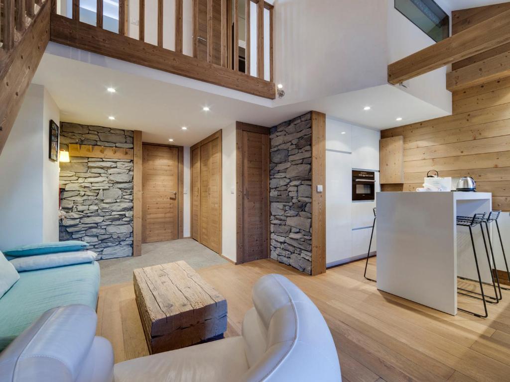 Appartement Duplex Rénové: 3 Pièces, 40m², Parking, Proche Centre Val d'Isère - FR-1-567-96 - 4