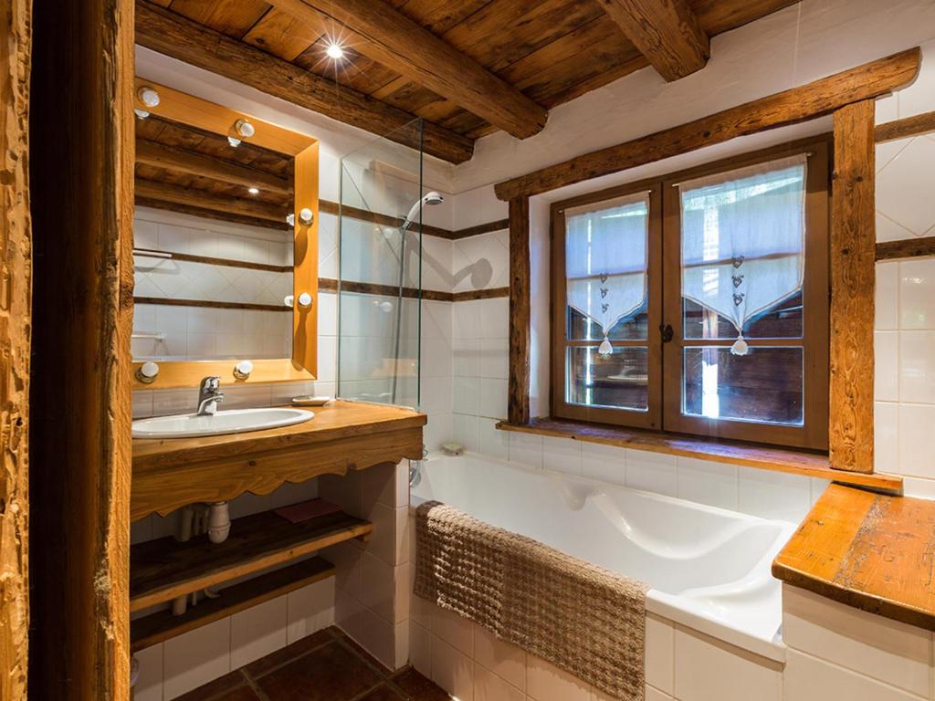 Appartement de Charme 5 Chambres, Centre de La Clusaz, Cheminée, Wifi, Parking, Animaux Admis - FR-1-437-50 - 5
