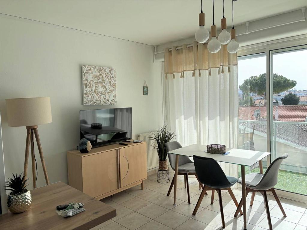 Appartement charmant à Royan - 4 pers, proche marché, balcon, ascenseur, équipements bébé - FR-1-738-13 - 4