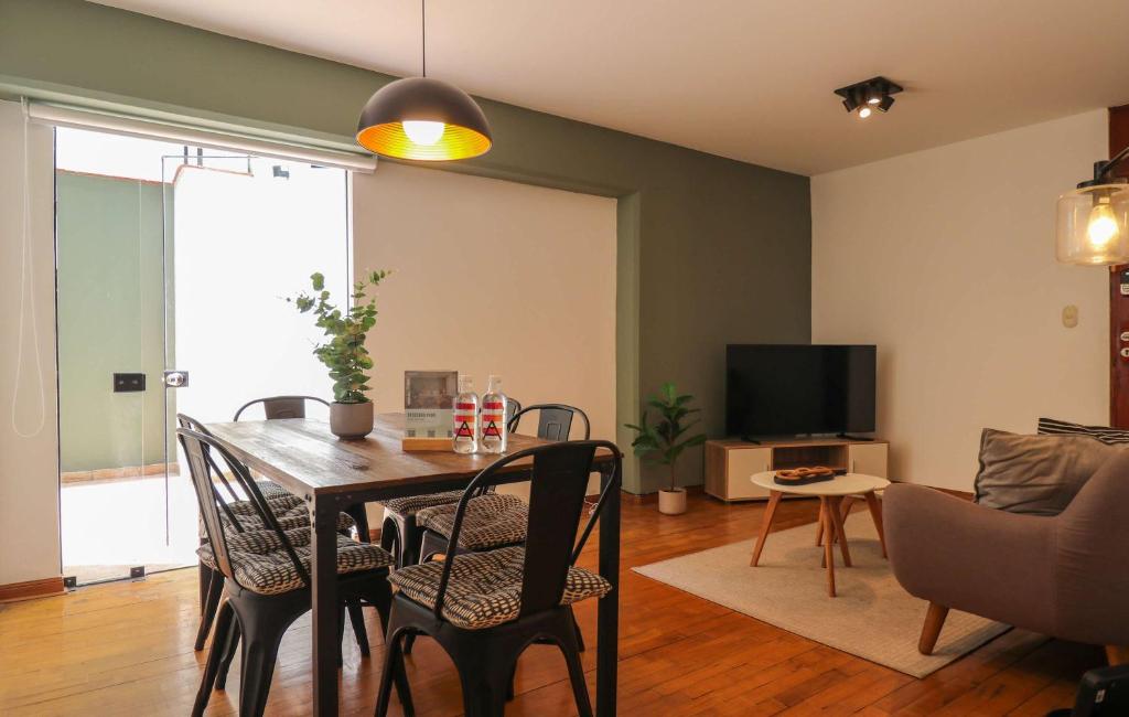 Stylish & Bright 2BR in Miraflores - 3