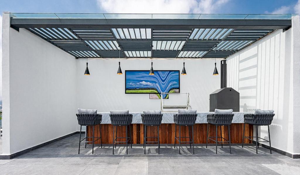 LUXURY Panoramic Sky Pool, Gym & Grill - Portal SA - 5