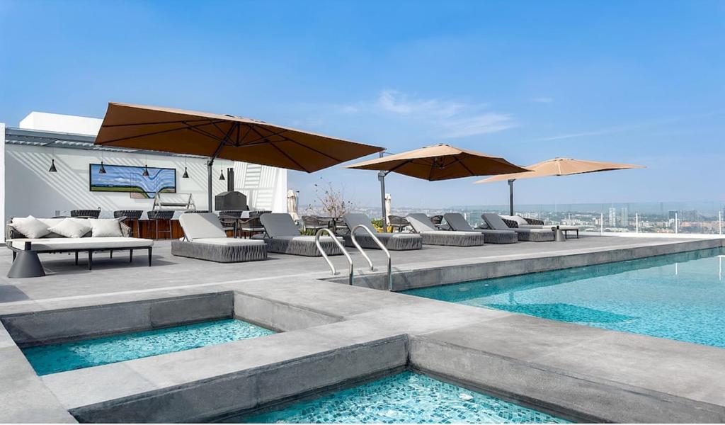 LUXURY Panoramic Sky Pool, Gym & Grill - Portal SA - 1