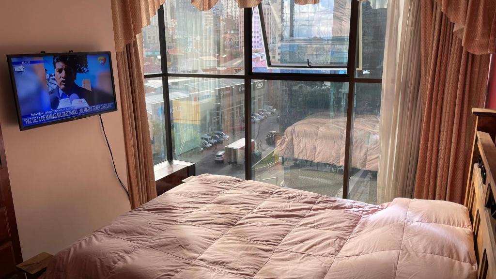 Muy cerca, a pasos de la Embajada de EEUU - 3