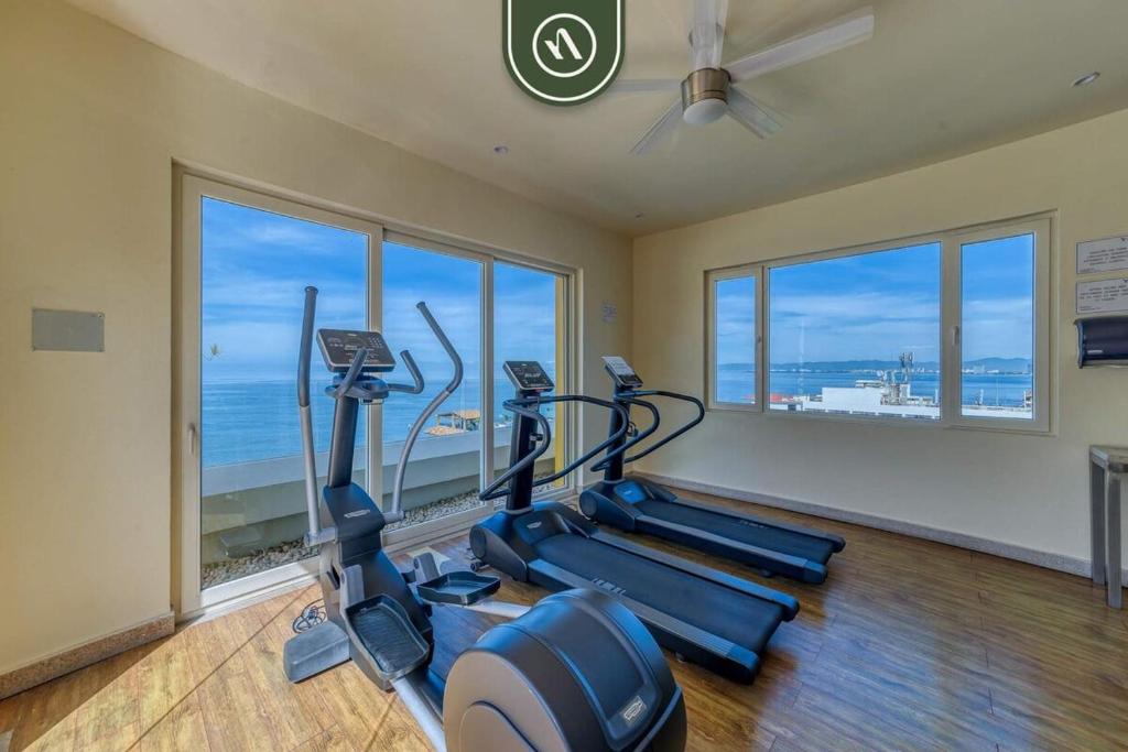 Amazing 1 BR Condo - Rooftop Pool & Bay Views - 5