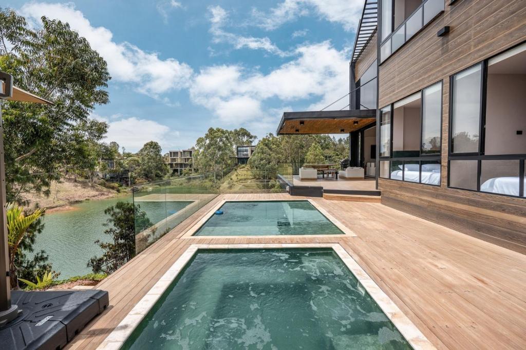 Luxury Villa in Guatapé | Pool and lake - 1
