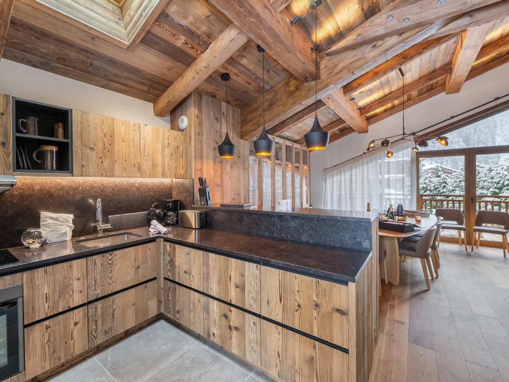 Chalet spacieux à Courchevel avec piscine et sauna - FR-1-568-27 - 3