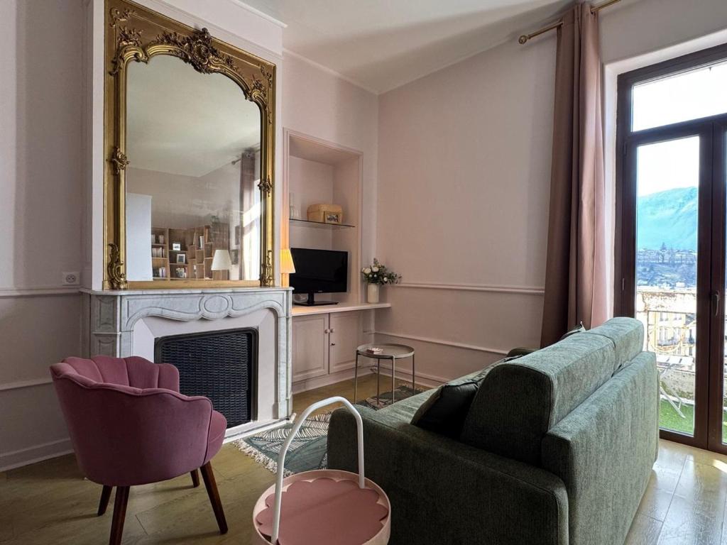 Rénovation 2025 : T1 bis dans ancien palace Art Déco, animaux admis - FR-1-555-112 - 1