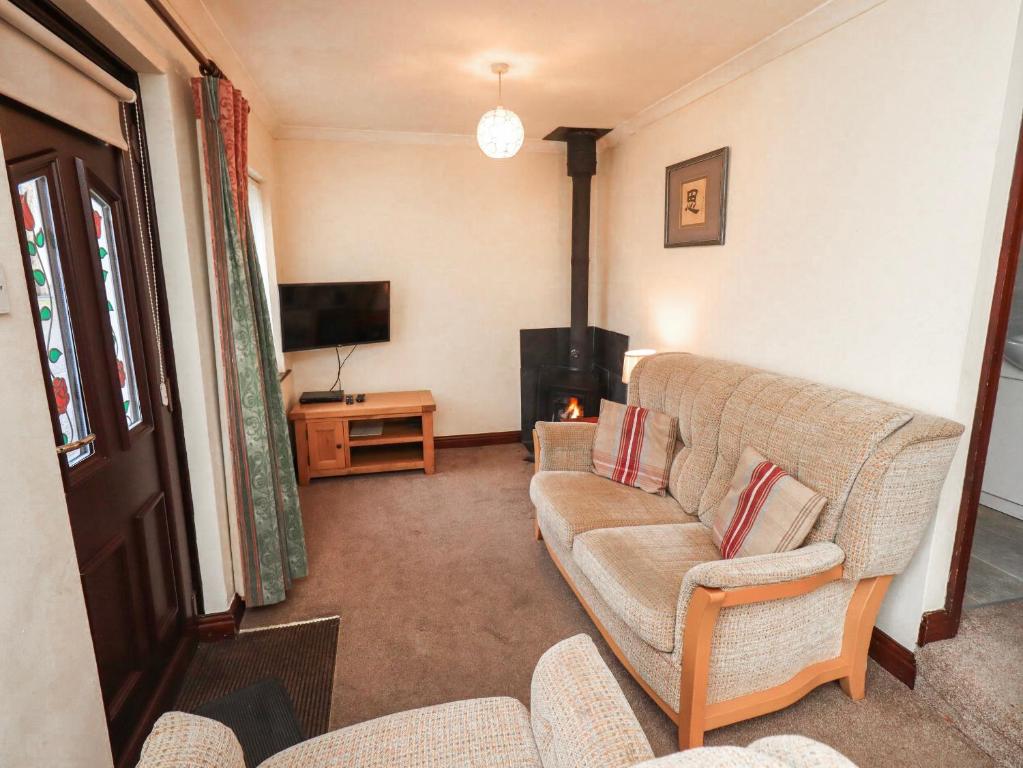 Ghyll Bank Bungalow - dog-friendly stone cottage near Staveley in the Lake District