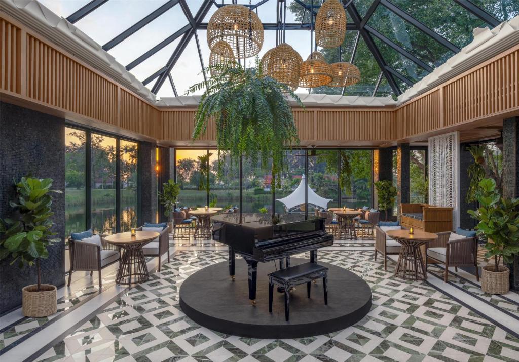 Bar/lounge, Banyan Tree Phuket  in Phuket