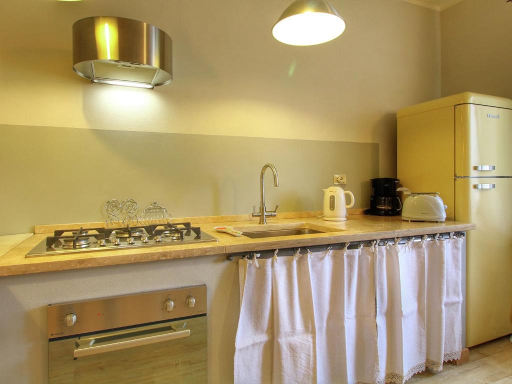 Well-equipped Holiday Home in SPEDALETTO Italy with Private Pool - 4