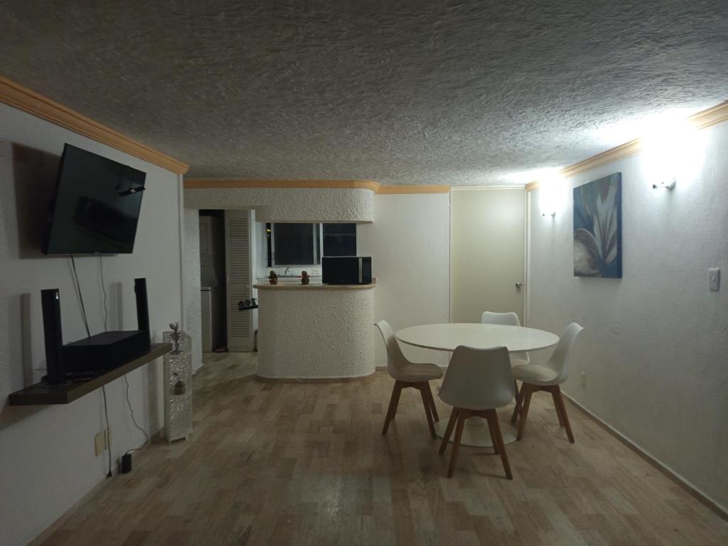 Excellent location in the hotel and restaurant area - 2