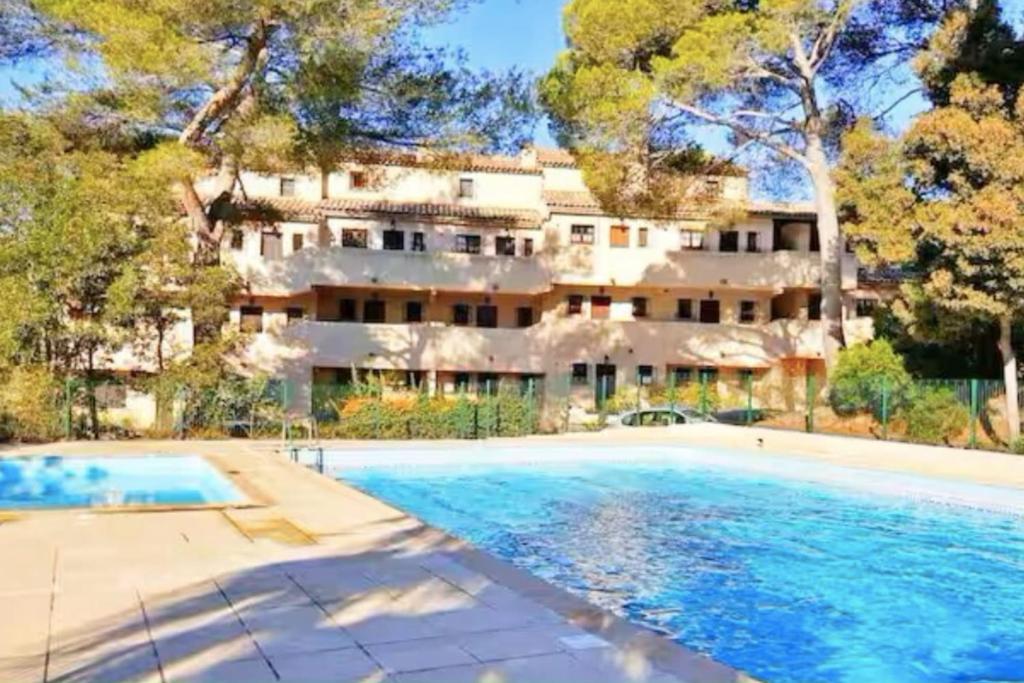 New 250m Beach Apt with Pool & Terrace - 1