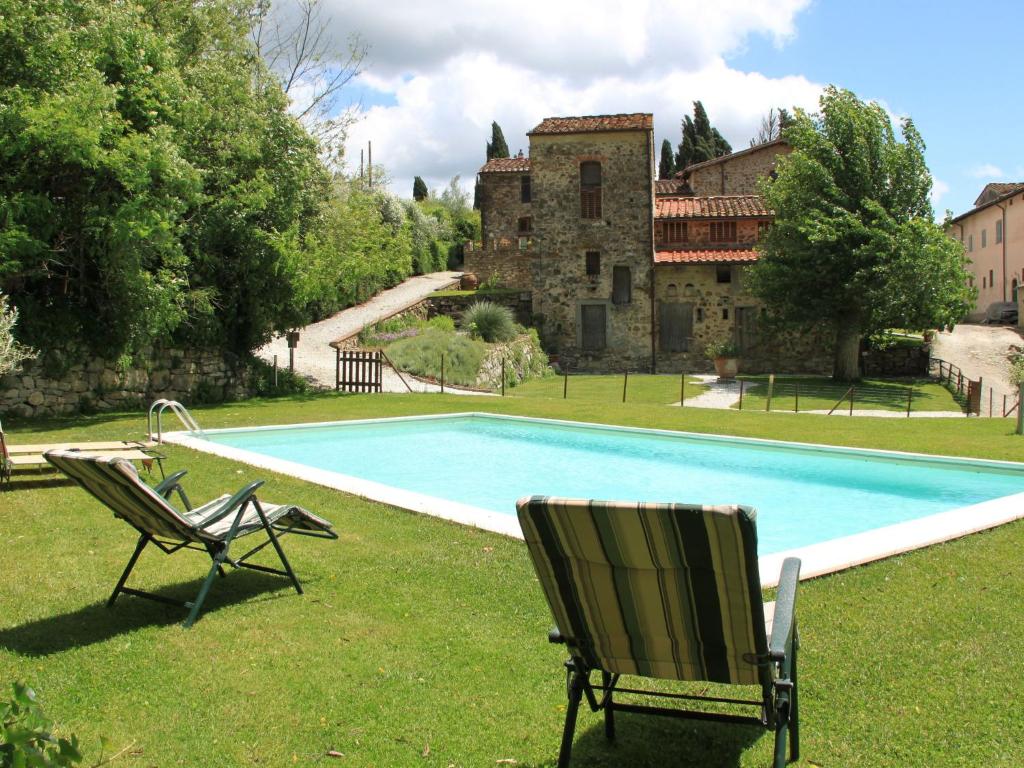 Vintage Holiday Home with Swimming Pool in Montorsoli