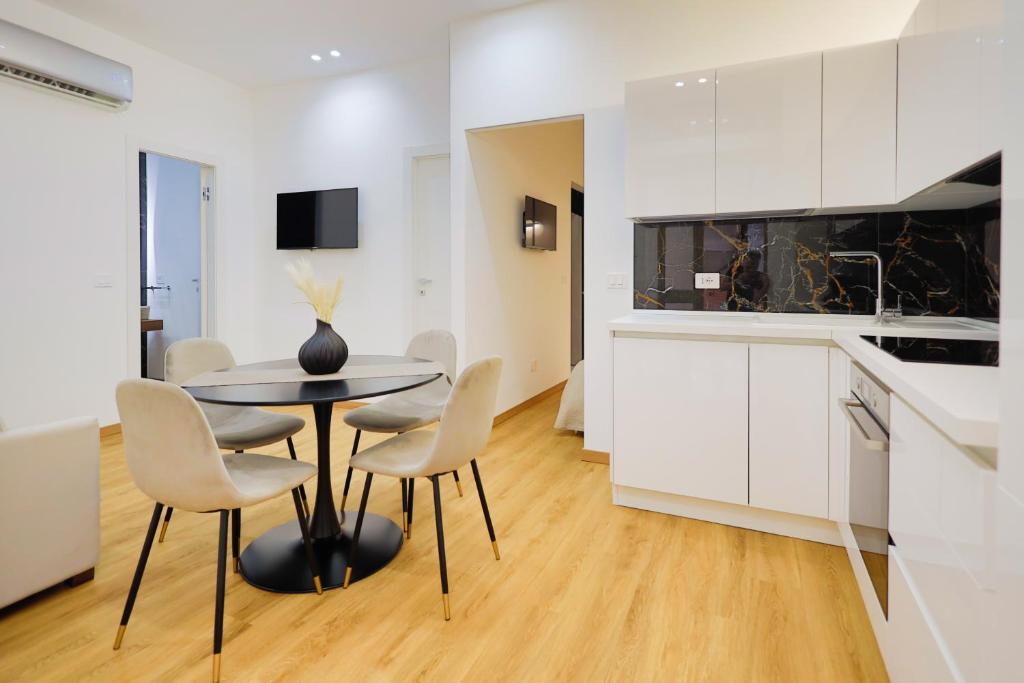 Les Petites Suites Suite Noir - 1