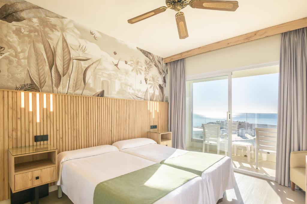 Hotel Parasol by Dorobe — Hotel rooms in Torremolinos, Andalusia