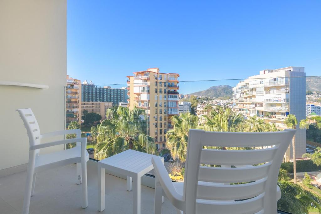 Hotel Parasol by Dorobe — Hotel rooms in Torremolinos, Andalusia