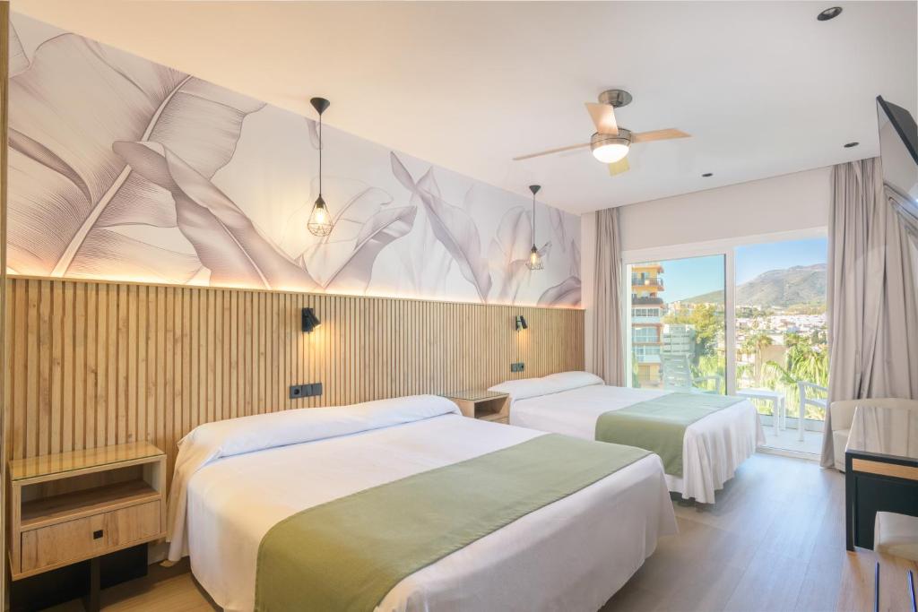 Hotel Parasol by Dorobe — Hotel rooms in Torremolinos, Andalusia
