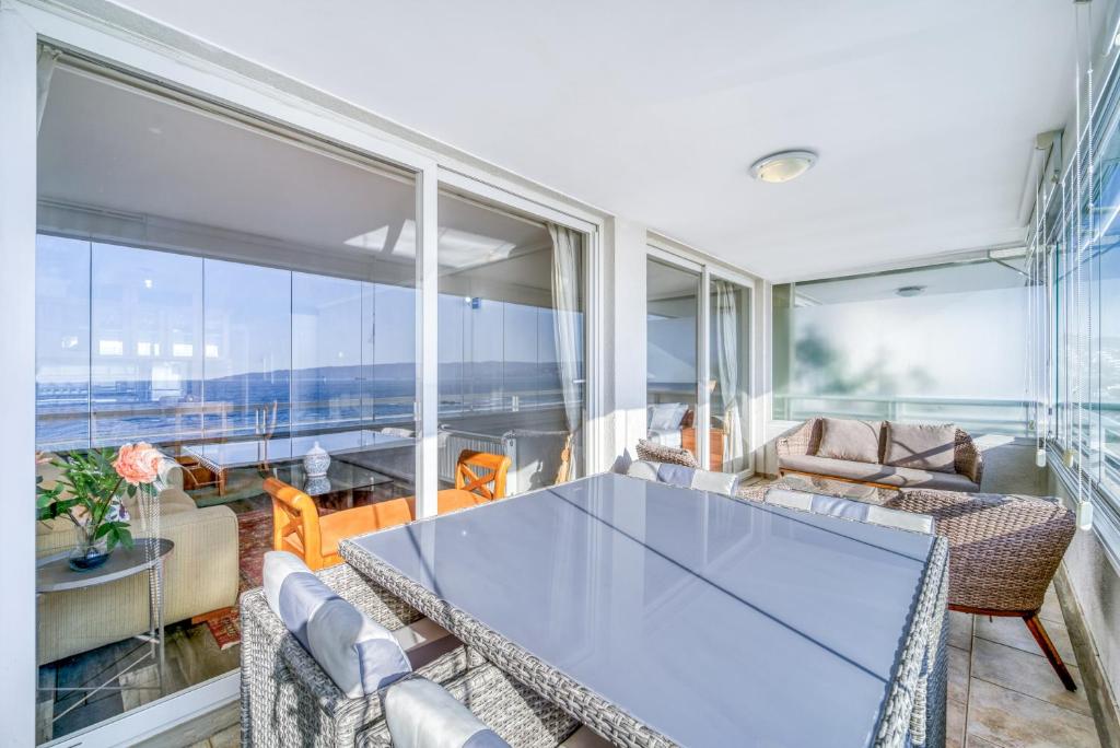 Pacific Terrace 4 Guests & Parking - 2