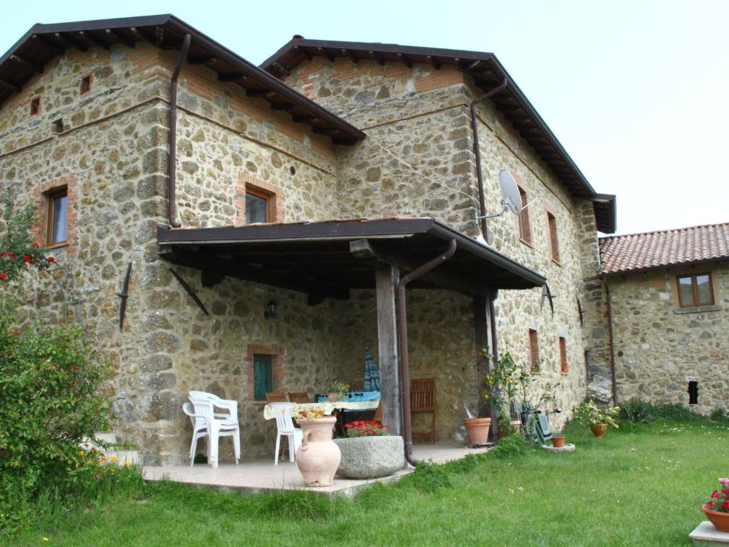 Alluring Holiday Home in Canossa with Pool Garden Barbecue