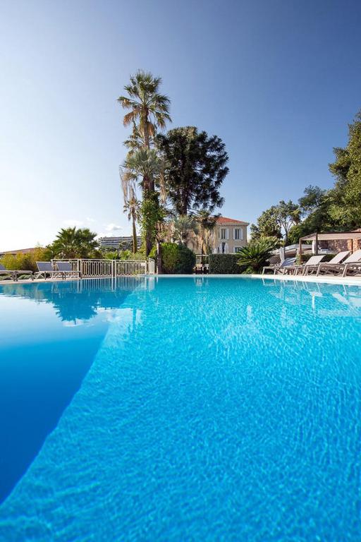 Swimming pool, Hotel Chateau de la Tour Cannes in Cannes