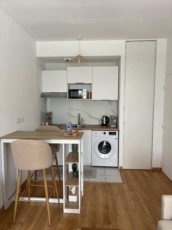 Cozy apartment with free parking - 2