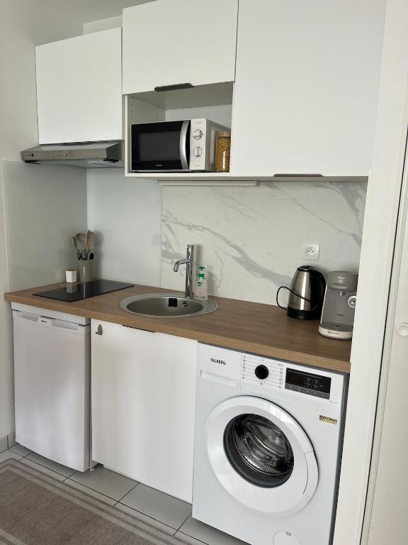 Cozy apartment with free parking - 5