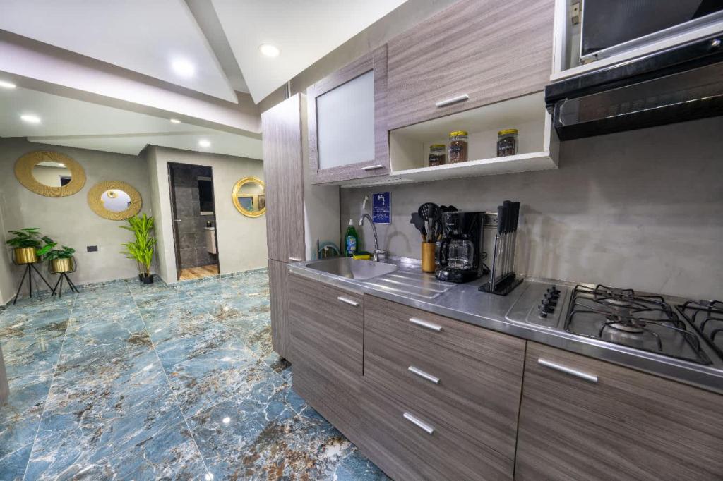 6 Habitaciones con un Jacuzzi Privado - 5
