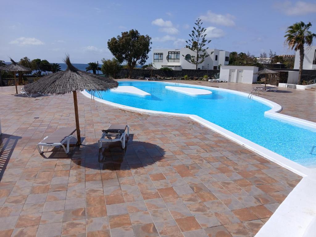 Enjoy Glorious Seaviews from Vista Mar Apartment - 4