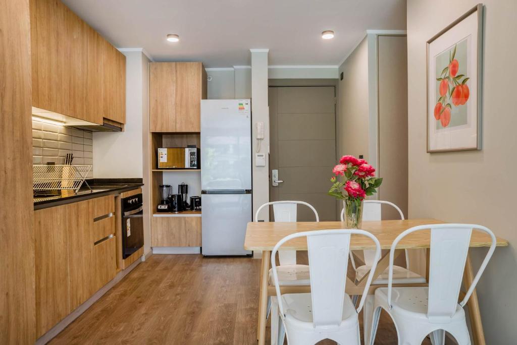Urban Getaway Stylish 2BR Apartment in Providencia - 4