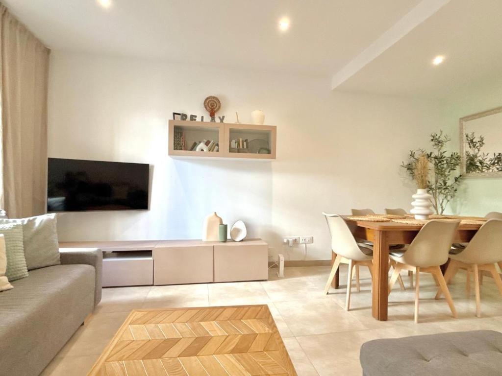 Valencia Beach Escape - 4 Min Walk to Beach - 2